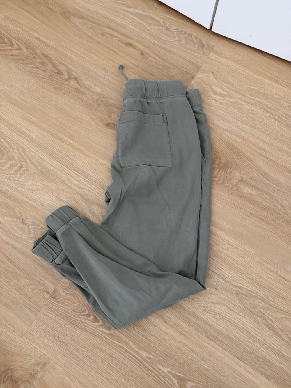 Bella Dahl green pants
